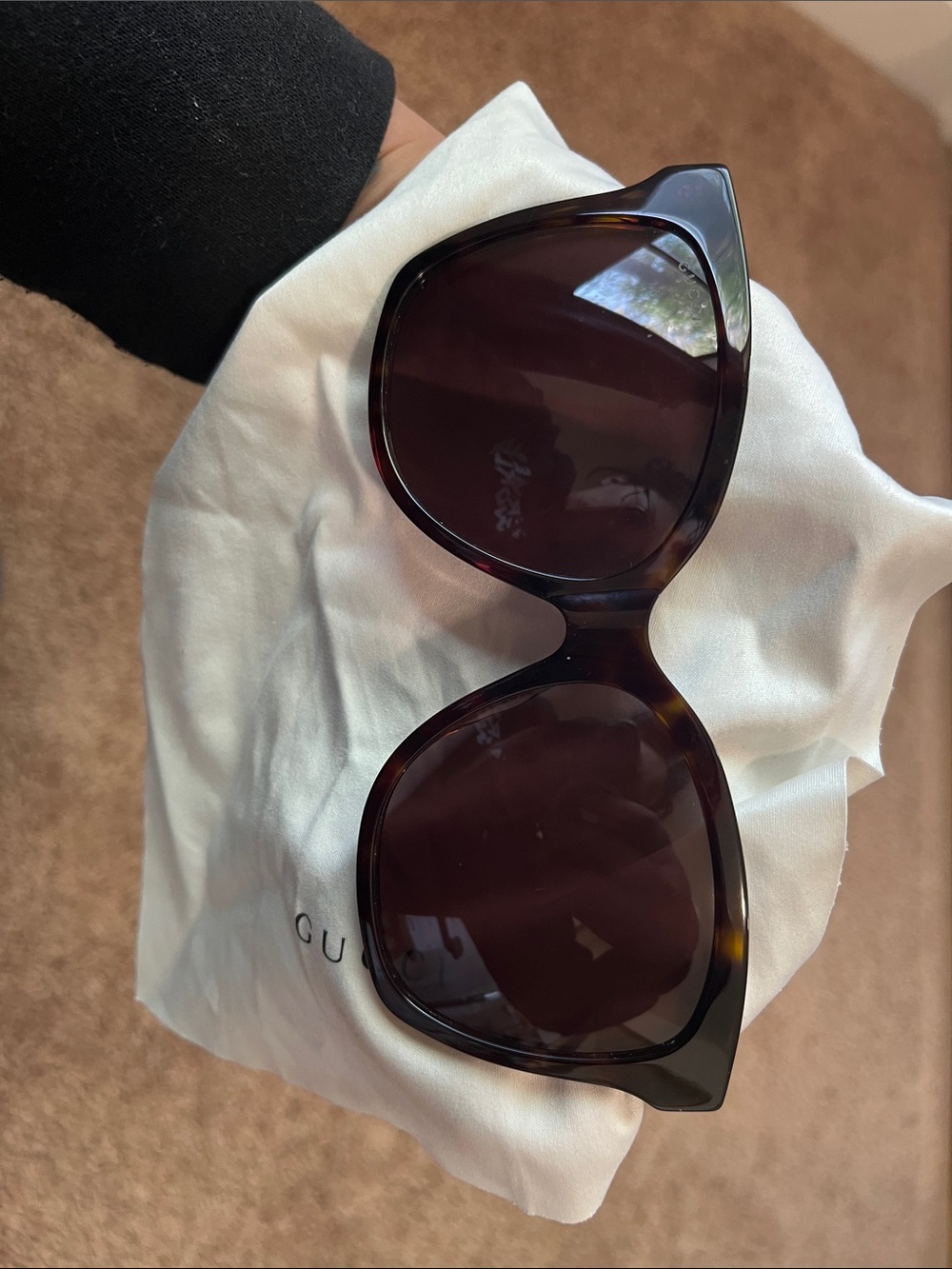 Gucci Tortoiseshell Black/Brown Cat-Eye Sunglasses - Picture 6 of 7